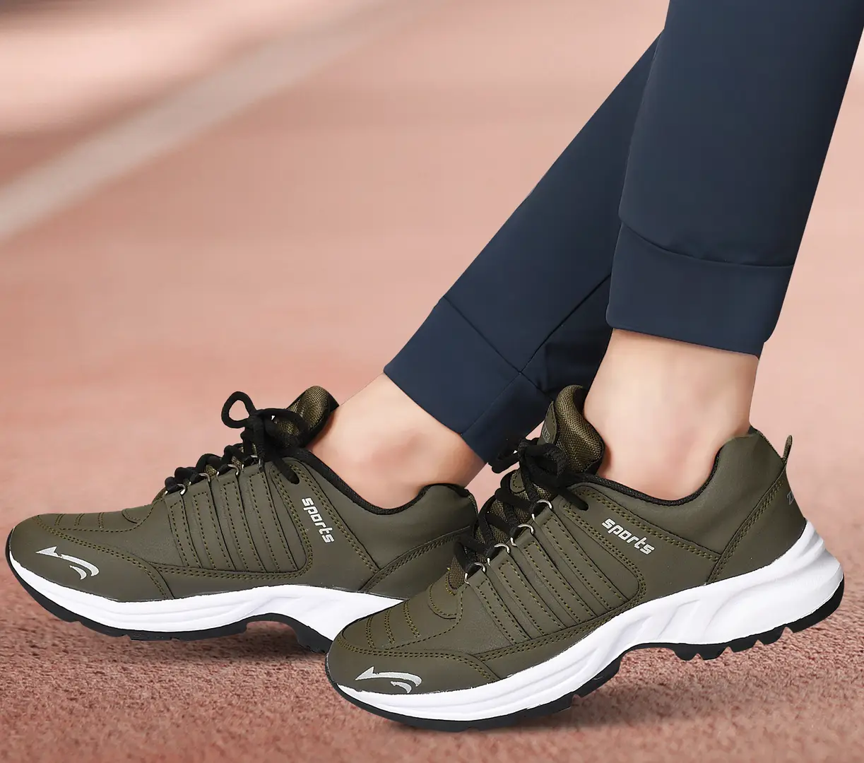 Attractive Comfortable Good Looking Sports Shoes For Men