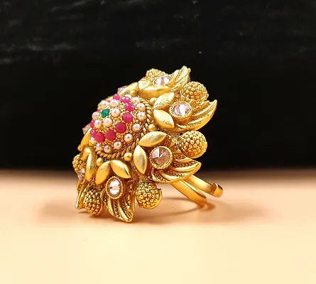 Ladies finger hot sale ring gold