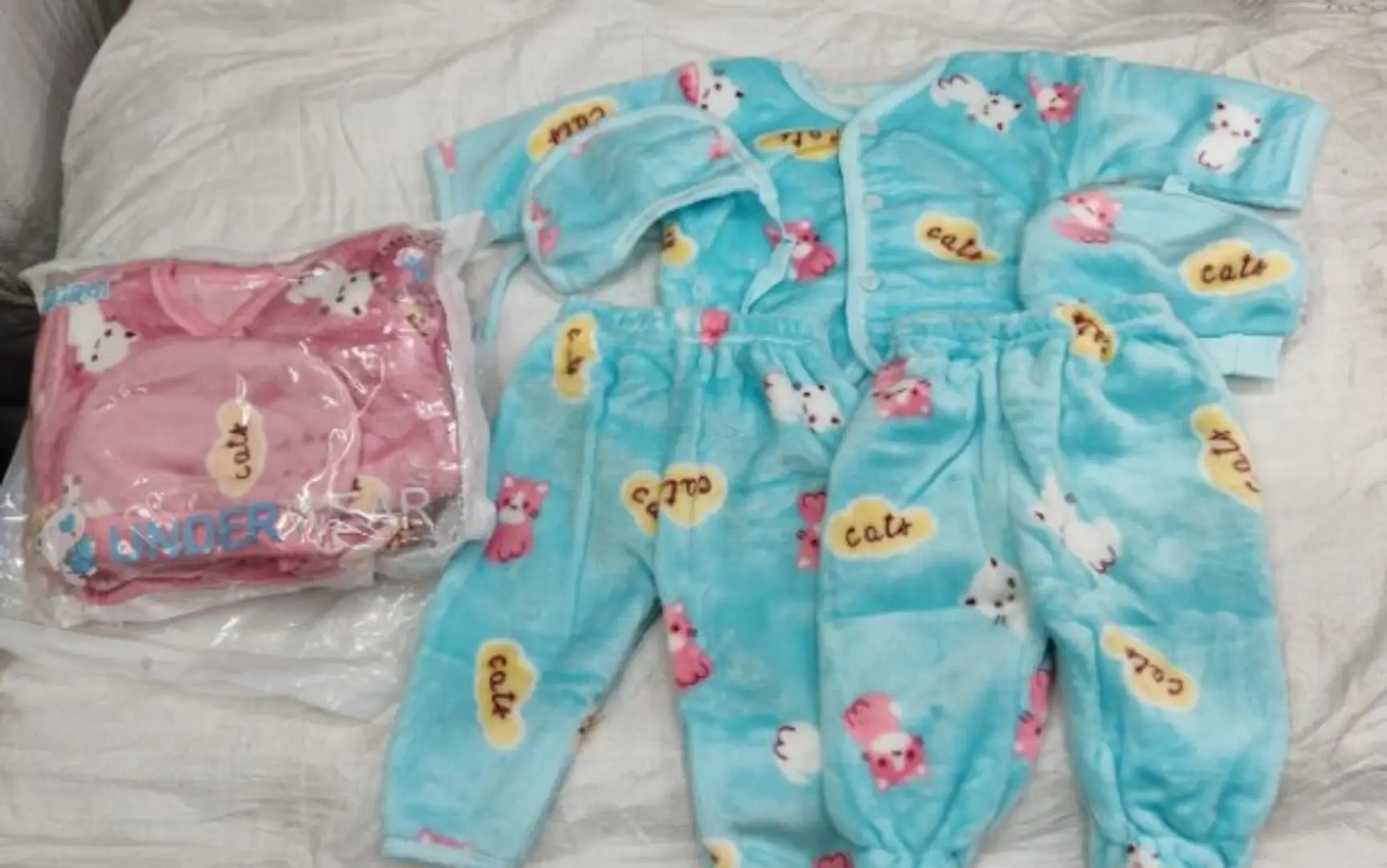 Newborn Baby High Quality Soft Feel Cotton Polyester Blend Top Pyjama With  Cap And Bib Set