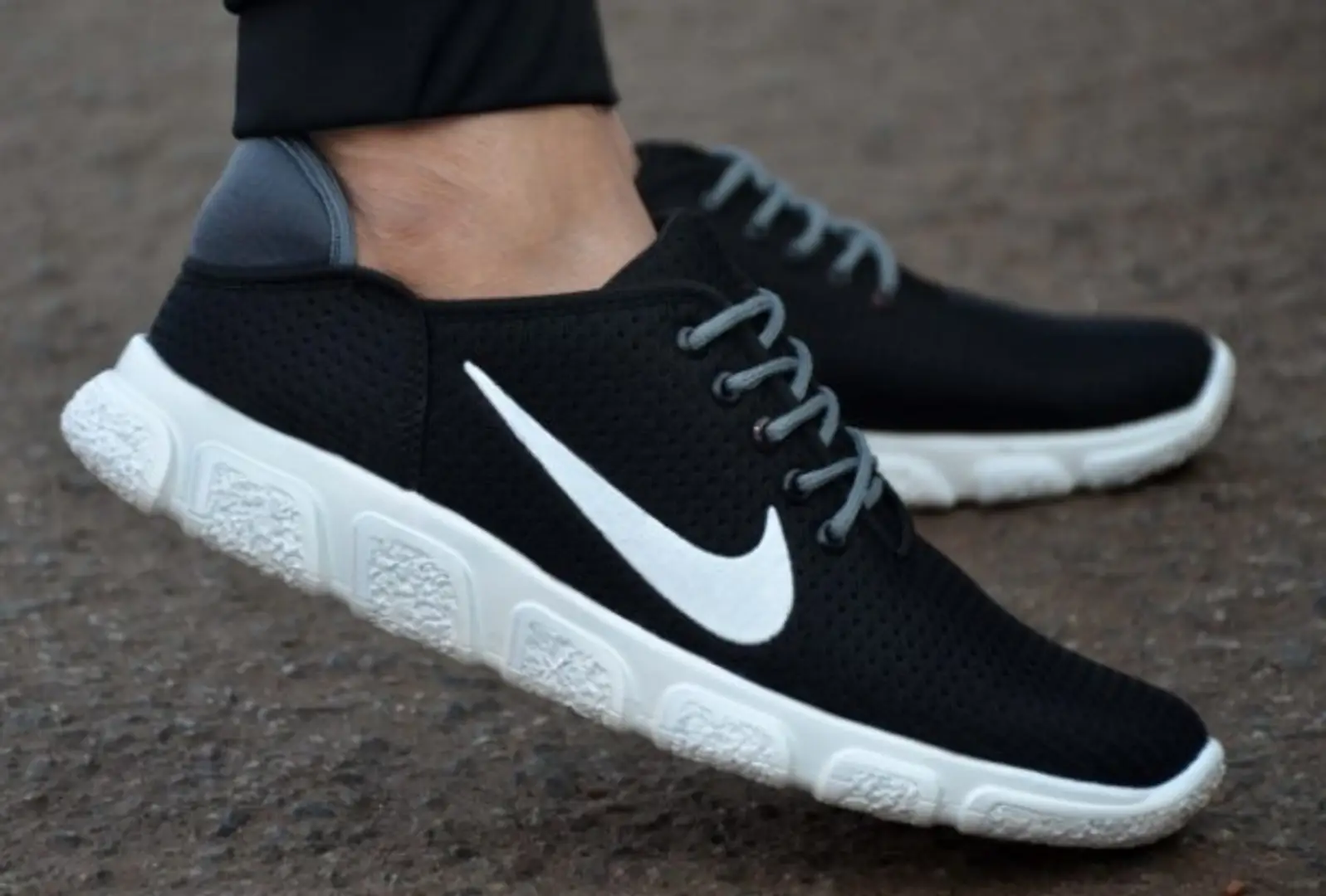 trendy sports shoes