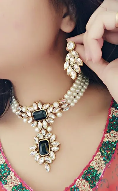 Choker Style Ethnic Neckpiece With Earing Choker Style Ethnic Neckpiece With Earing