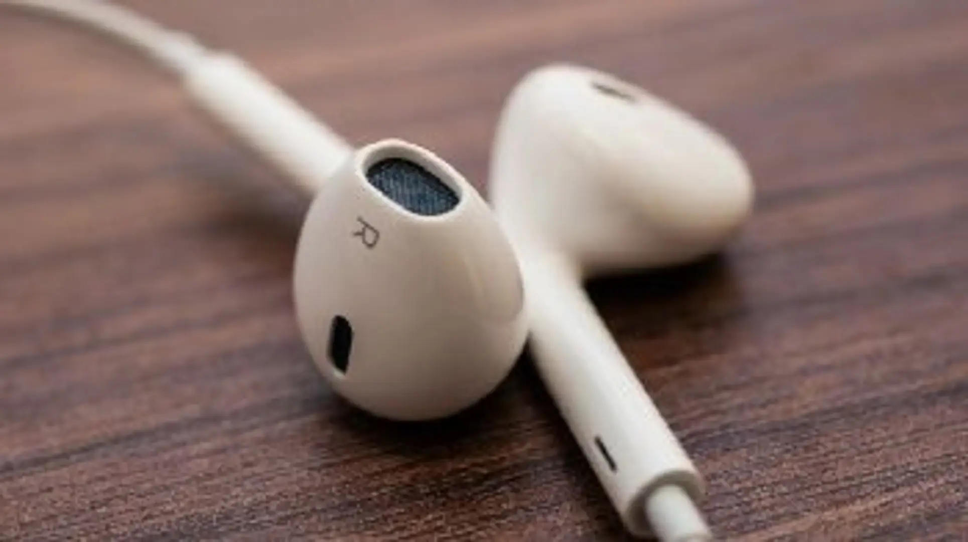 Apple 2025 shaped earphones