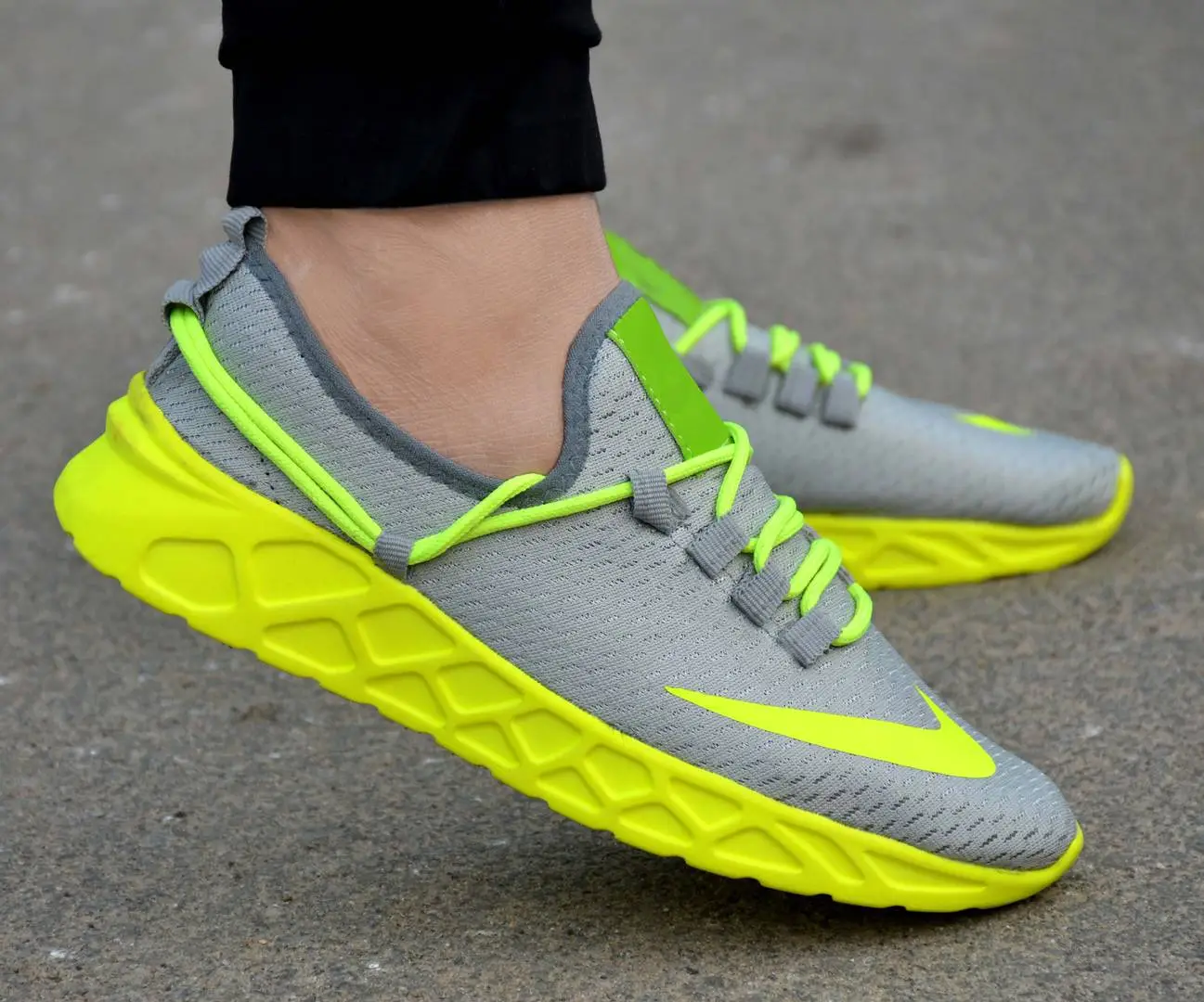 Sports shoes green colour sales