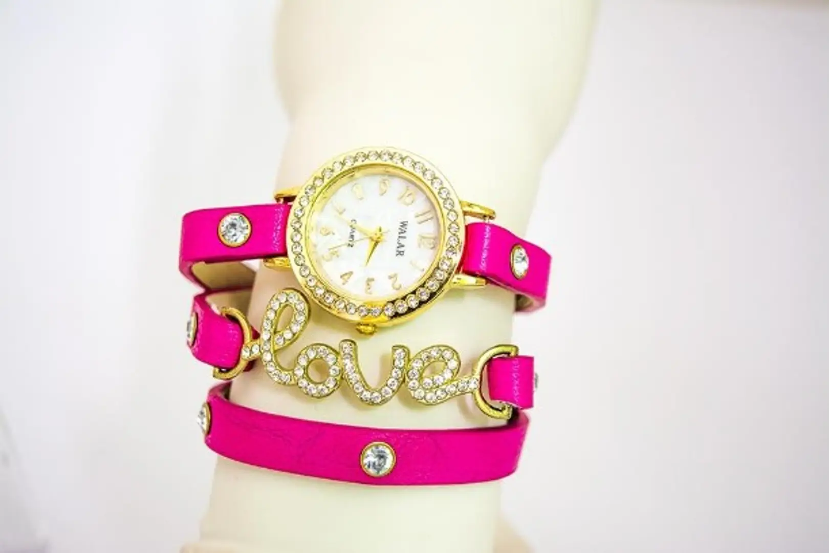 Women Analogue Love Wrist Band Watch